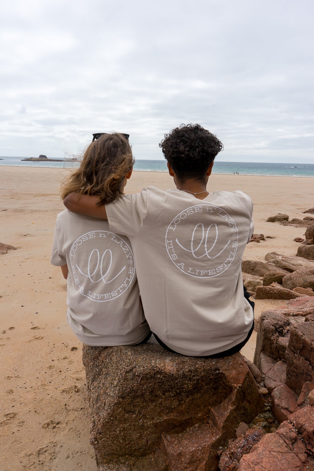 Unisex Logo T-Shirt - Desert dust