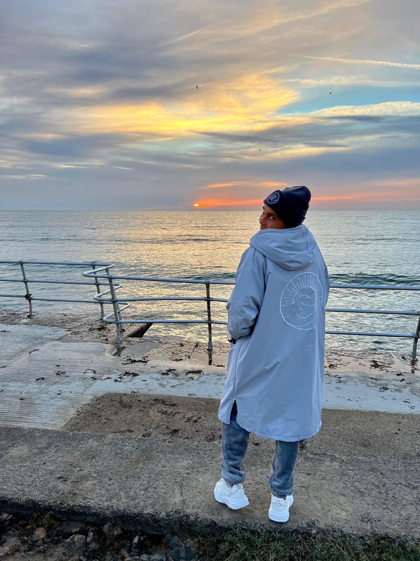 Mid-sleeve Loose n' Lazy Changing Robe - Grey/White