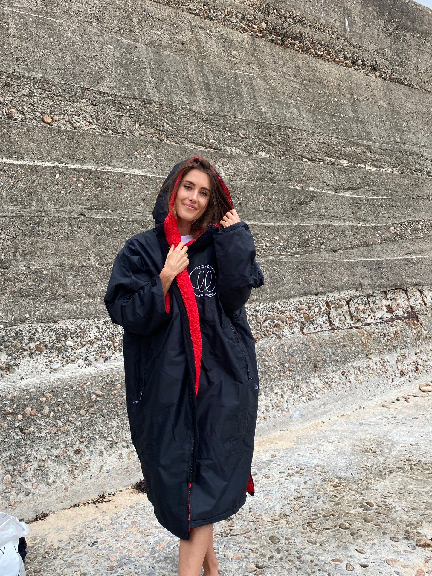 Mid-sleeve Loose n' Lazy Changing Robe - Black/Red